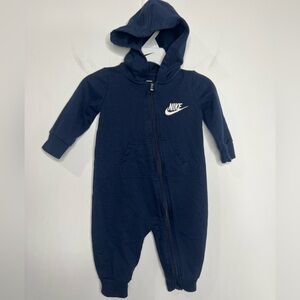 Nike Infant's Zip Front Long Sleeve Hooded Coverall Size 6 Months Super cute